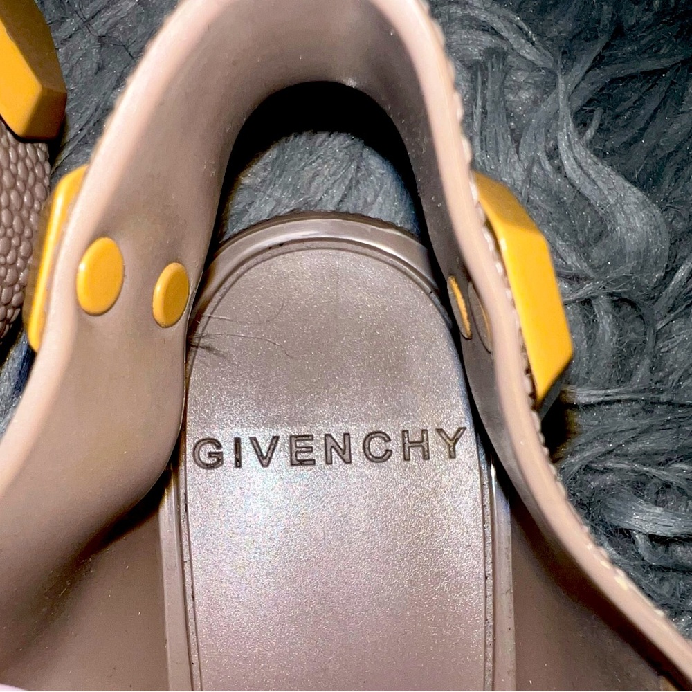 Beautiful givenchy gladiator sandals very good condition
